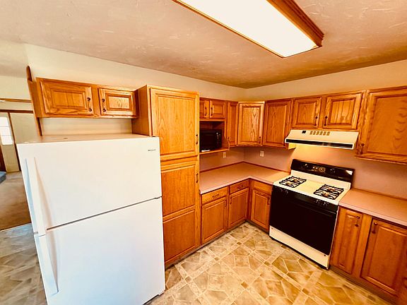 752 Eichelberger St - Kitchen View 2