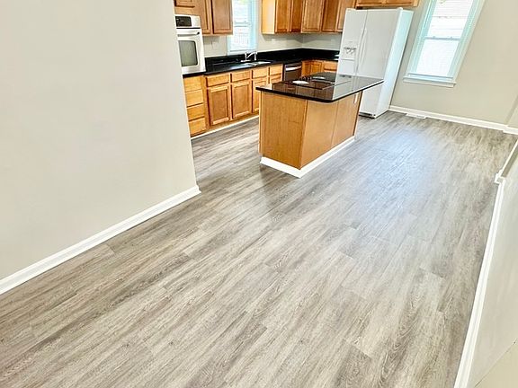 4th image of 11918 Dogwood Ave