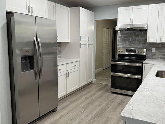 5th image of 154 SE Selva Ct