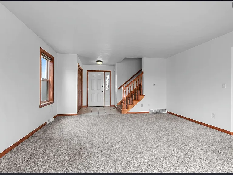 573 S 9th St — Photo 10