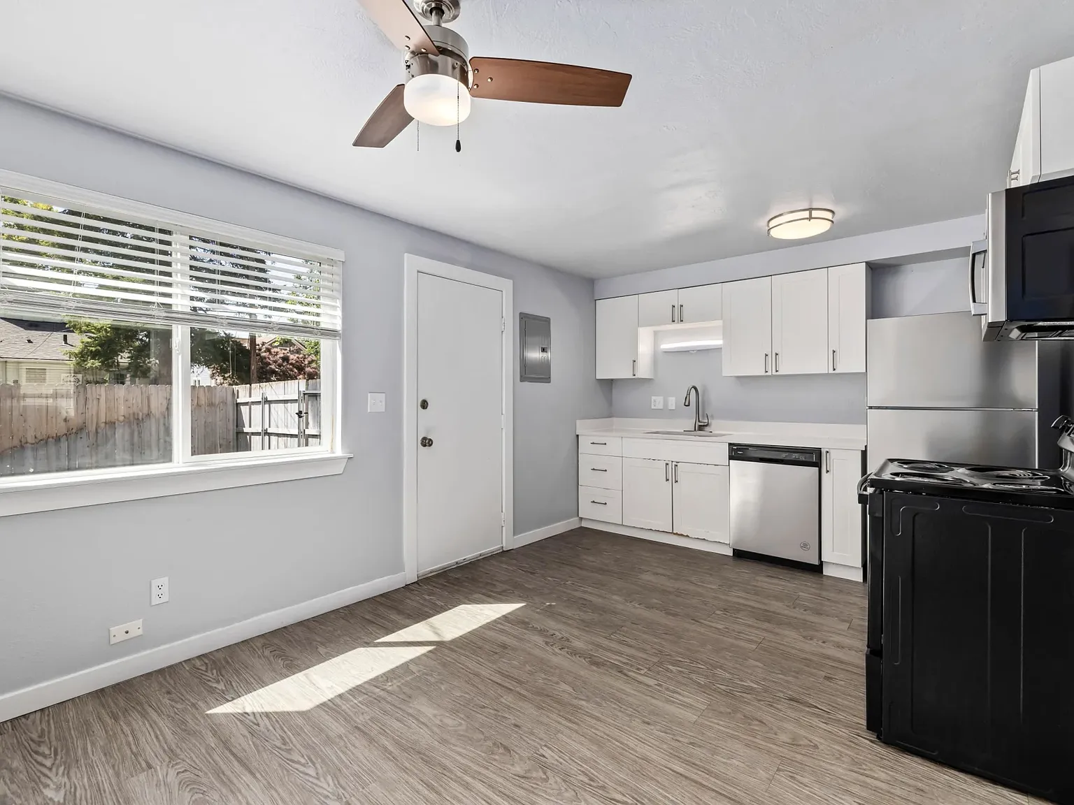North River Apartments — Photo 1