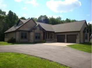 W8375 Pheasant Dr, Crivitz, WI 54114