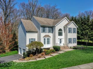 1 Sargent Ct, Mahwah, NJ 07430