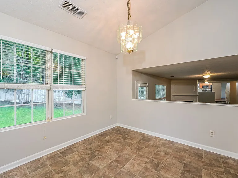 2124 Oakland Spring Dr — Photo 5
