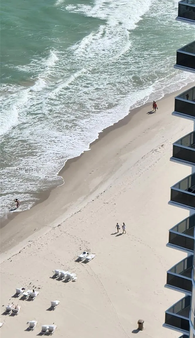 Trump Royale Condo — Photo 3