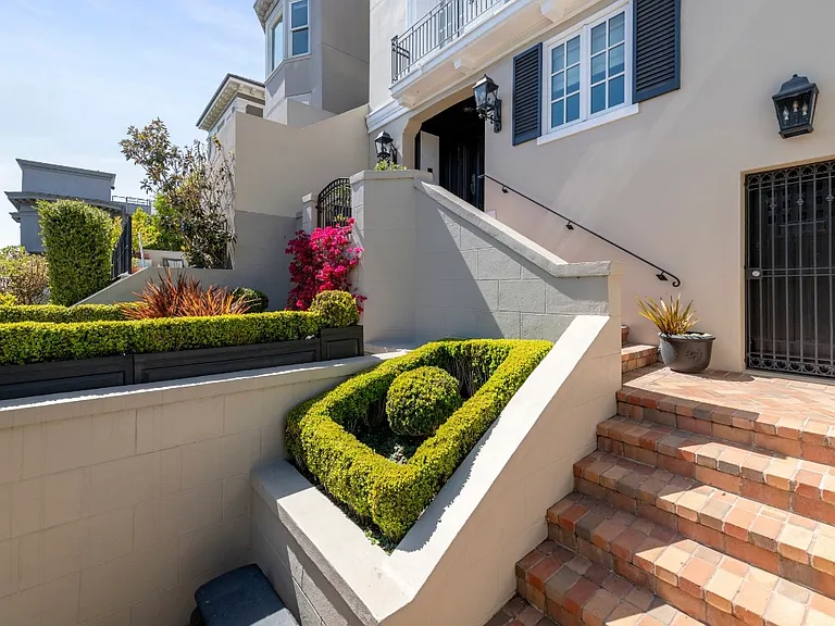 3140 Jackson St — Photo 2