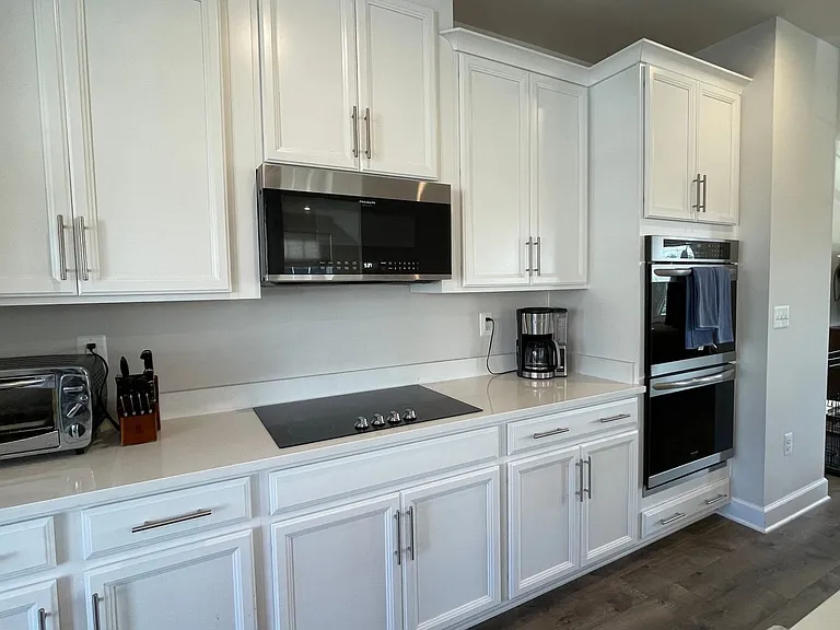 1812 Briscoe Ln — Photo 11