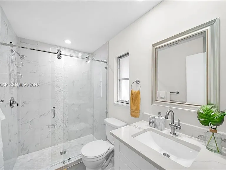 1138 N Lucerne Ave — Photo 21