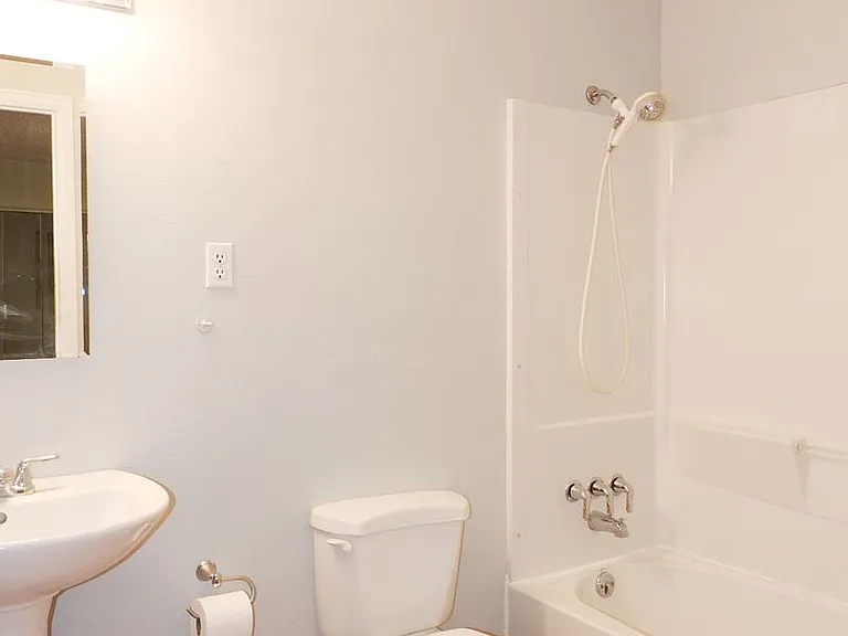 760 Oneida St — Photo 16