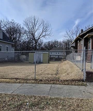 5th image of 2516 Norton Ave
