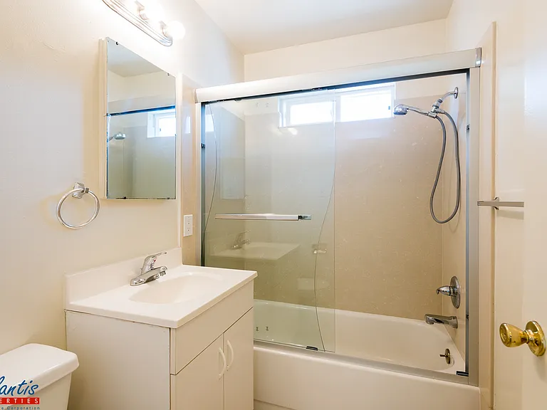 2386 Sutter Ave — Photo 6