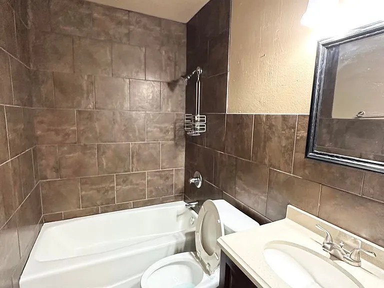 4605 Crenshaw Dr — Photo 9