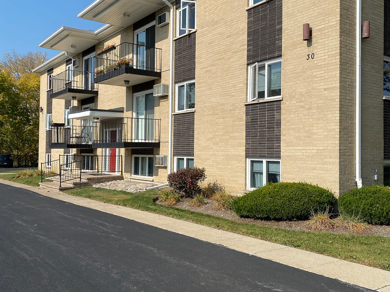 1 bed, 650 sqft, $1,130 — Photo 3