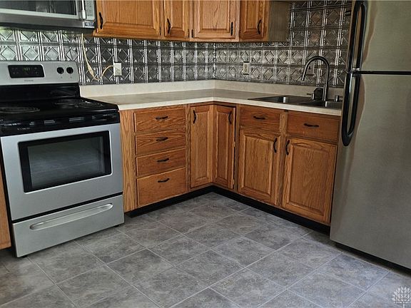5th image of 40 Walnut Pl