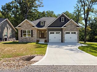 102 Amherst Dr, Crossville, TN 38558