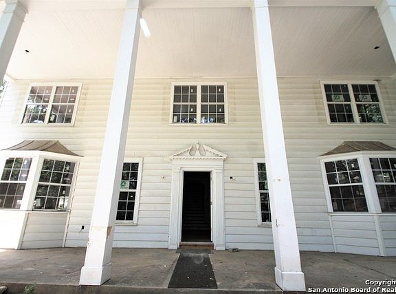 2nd image of 101 Hibiscus Ln