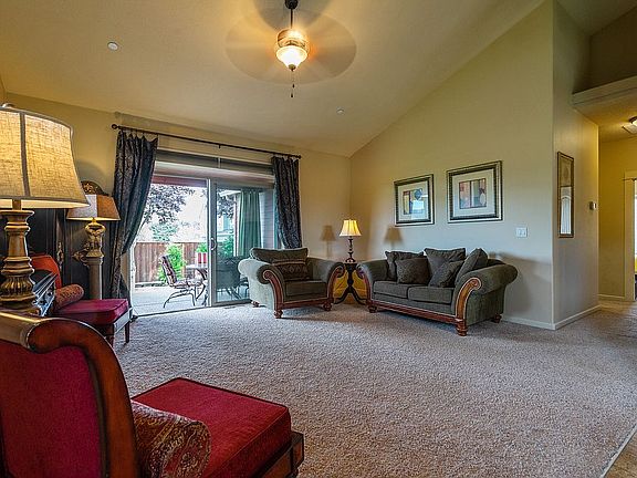 Living Room/Vaulted Ceiling