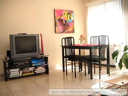 Rented by Bond New York | media 21