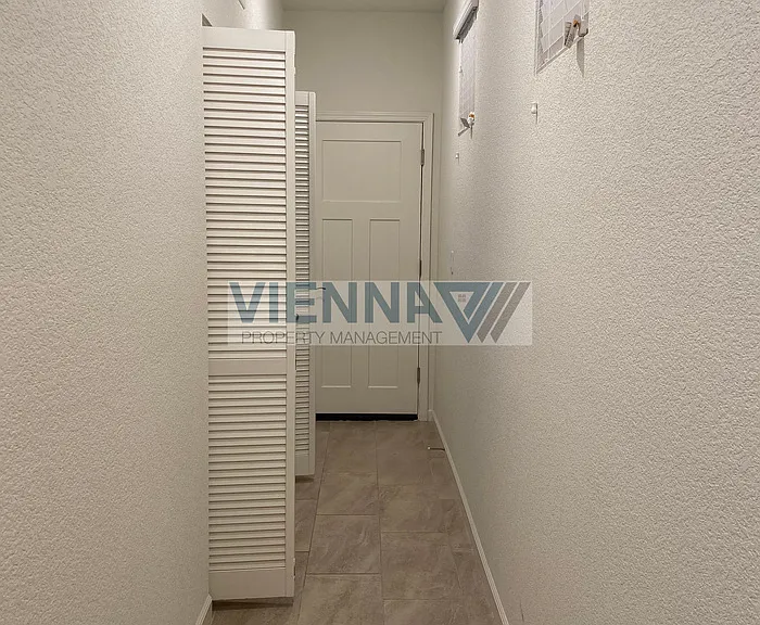 1052 Essington Ln — Photo 23