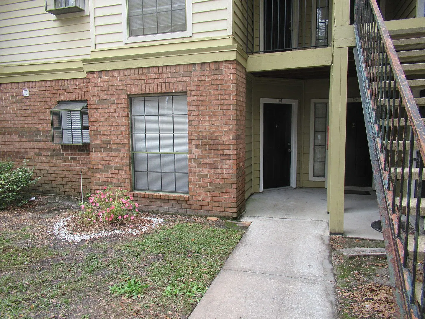 8714 Mallard Reserve Dr — Photo 2