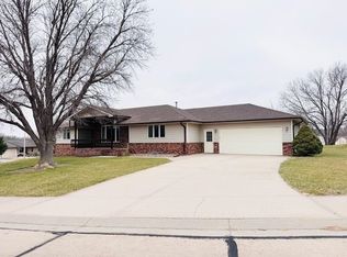 1413 Centennial Dr, McCook, NE 69001