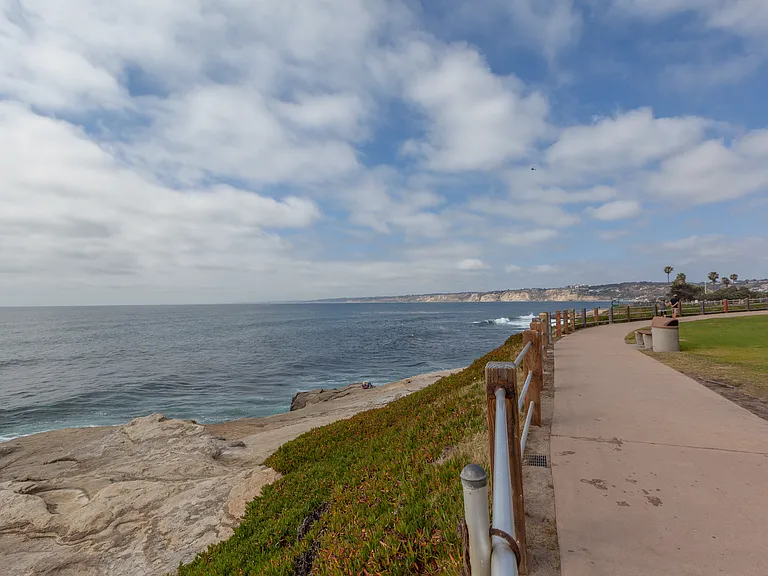 1039 Coast Blvd #E — Photo 2