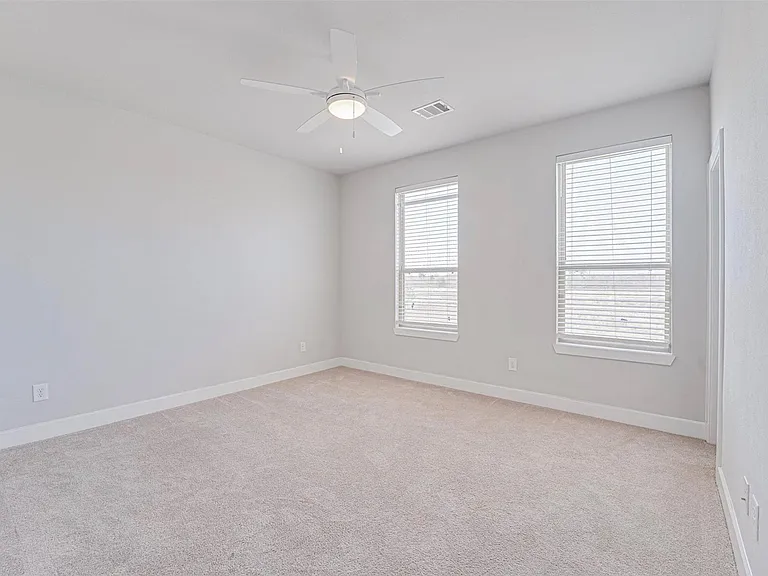 389 N Centro Cir #B — Photo 7