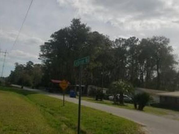 Exterior Neighborhood (street photo)