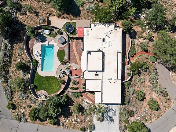 5th image of 997 Lynx Loop NE