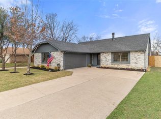 2301 Sharpshire Ln, Arlington, TX 76014