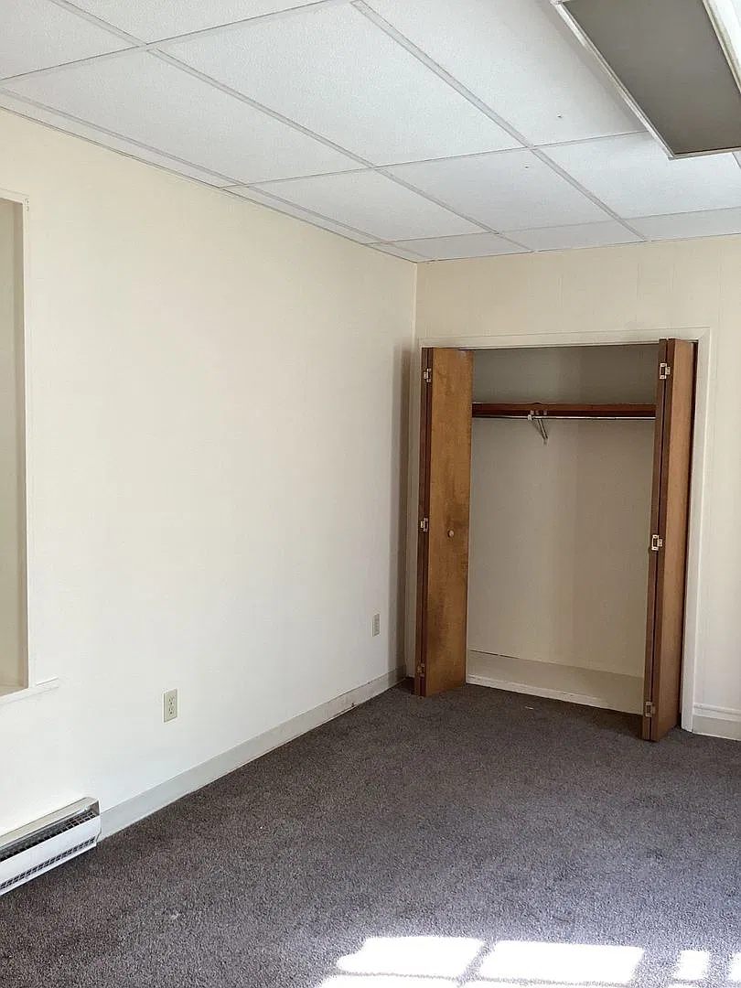 212 E King St — Photo 4