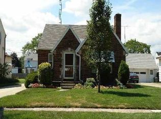 624 Grasser St, Oregon, OH 43616