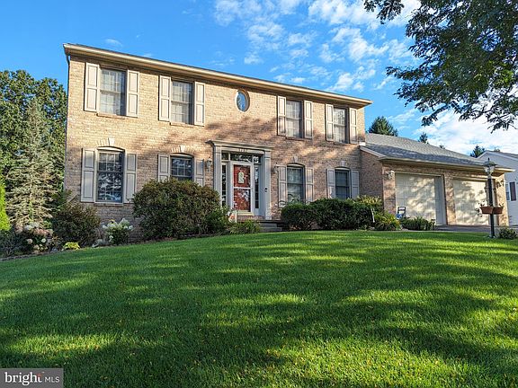 3rd image of 1712 Cambridge Dr