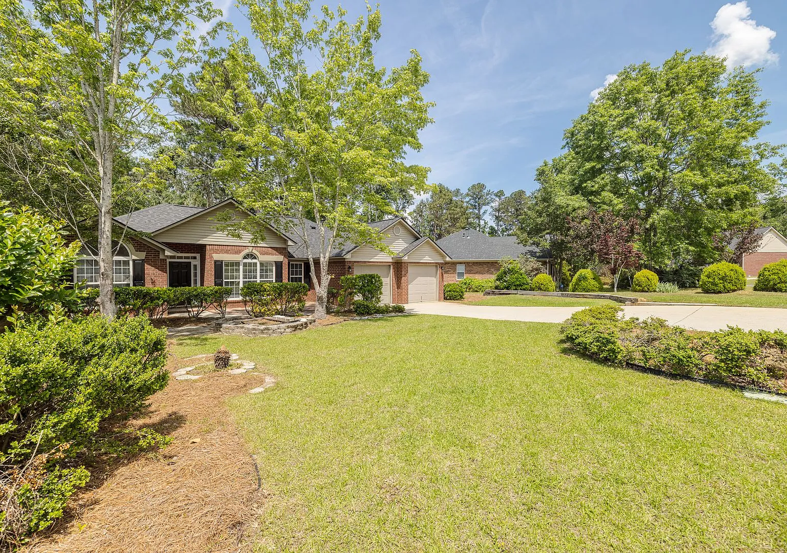 245 Farmington Dr — Photo 2