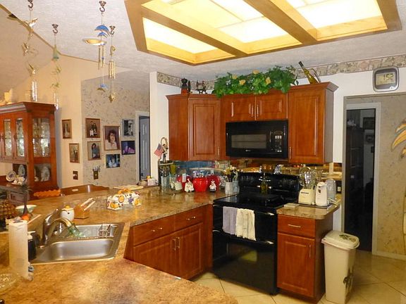 4th image of 762 SE Fallon Dr