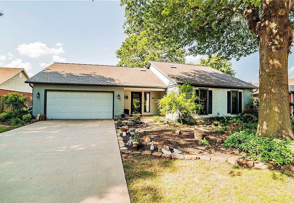 1st image of 1602 Devonshire Pl