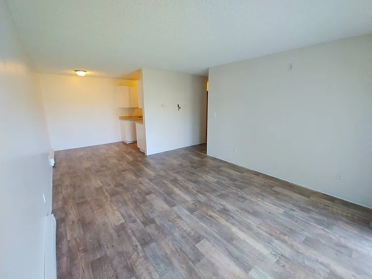 SUNDANCER APARTMENTS — Photo 8