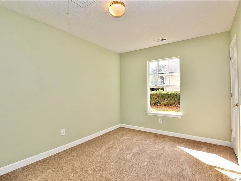 204 Tom Hunter Rd — Photo 17