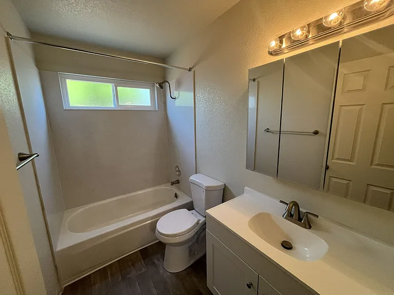 6415-6417 San Stefano St — Photo 24