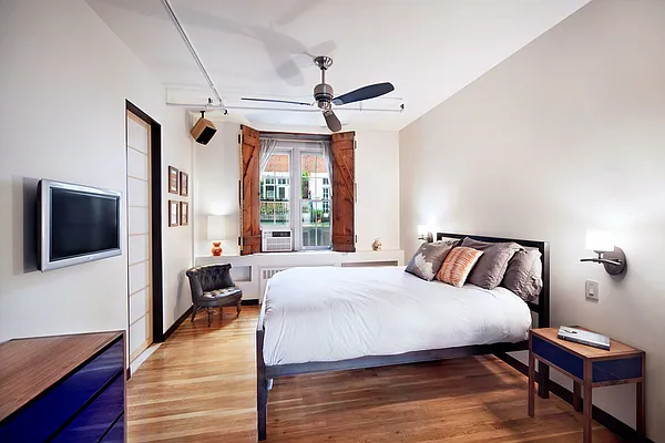 Sold by Stribling | media 17