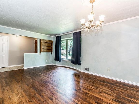 4th image of 8407 Moorcroft Dr