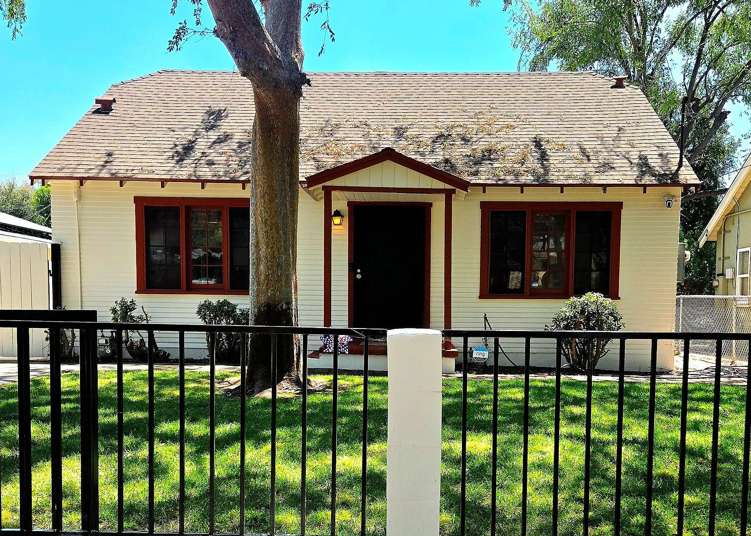 Charming Bungalow in Desirable NW Pasadena — Photo 1