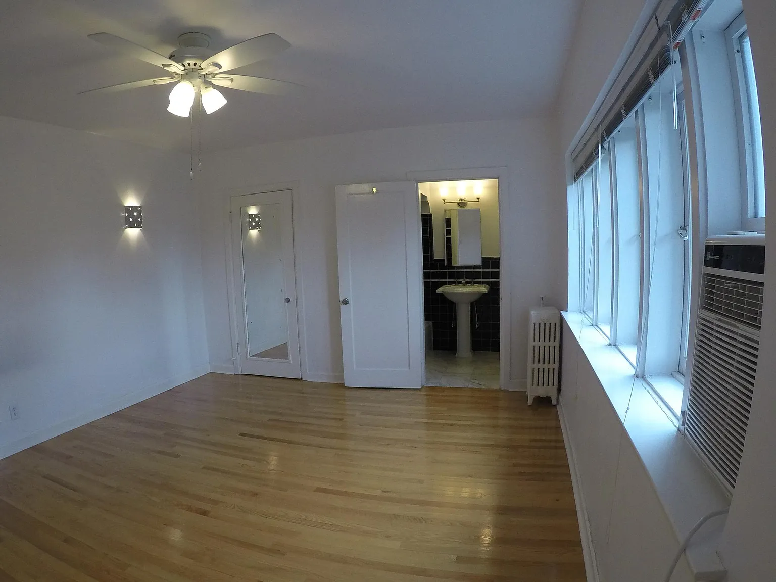 2 bed, 1000 sqft, $1,745 — Photo 3