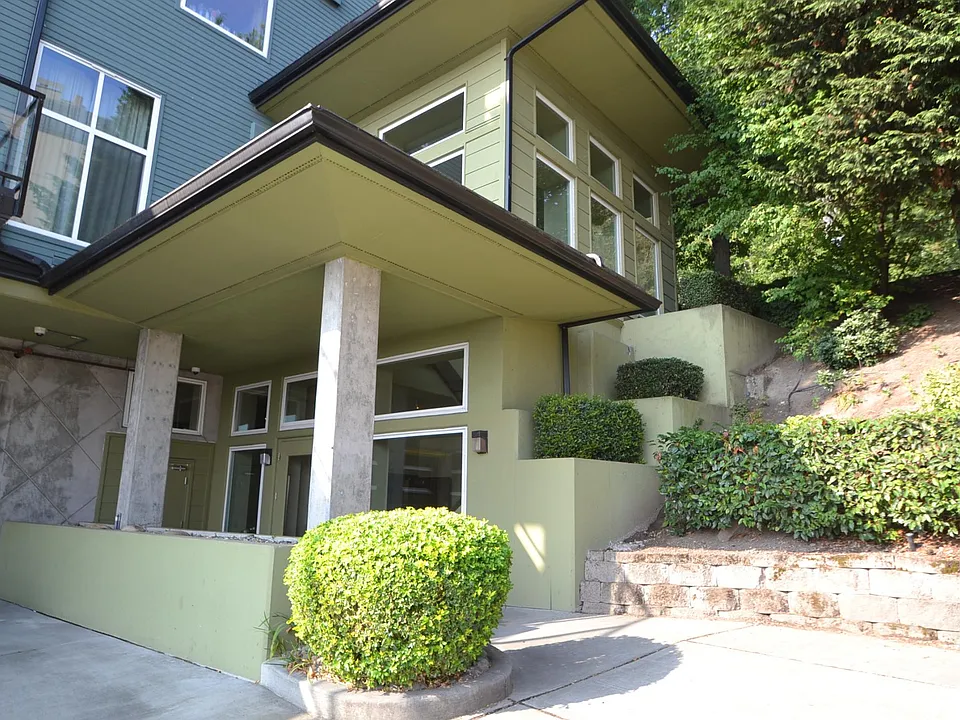 655 Crockett St #B406