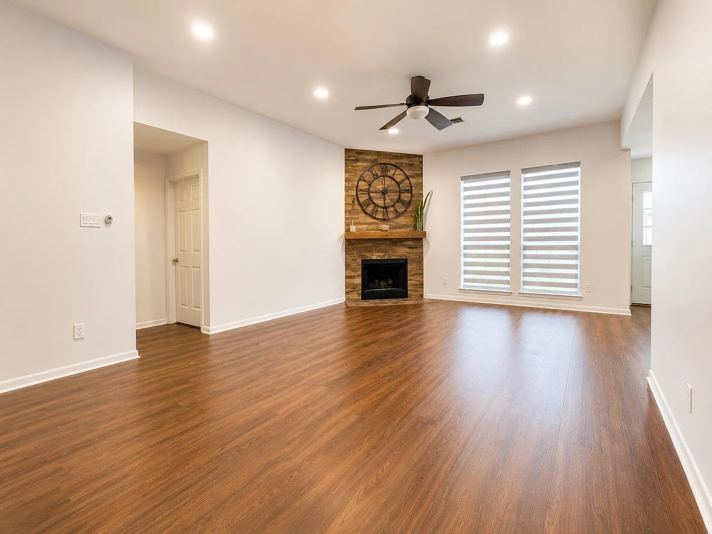 3 bed, 2.0 bath, 1868 sqft, $2,200 — Photo 2