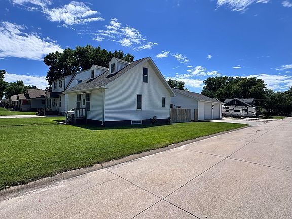 2nd image of 1418 C Ave