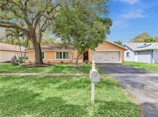 2901 SW 86th Way, Davie, FL 33328