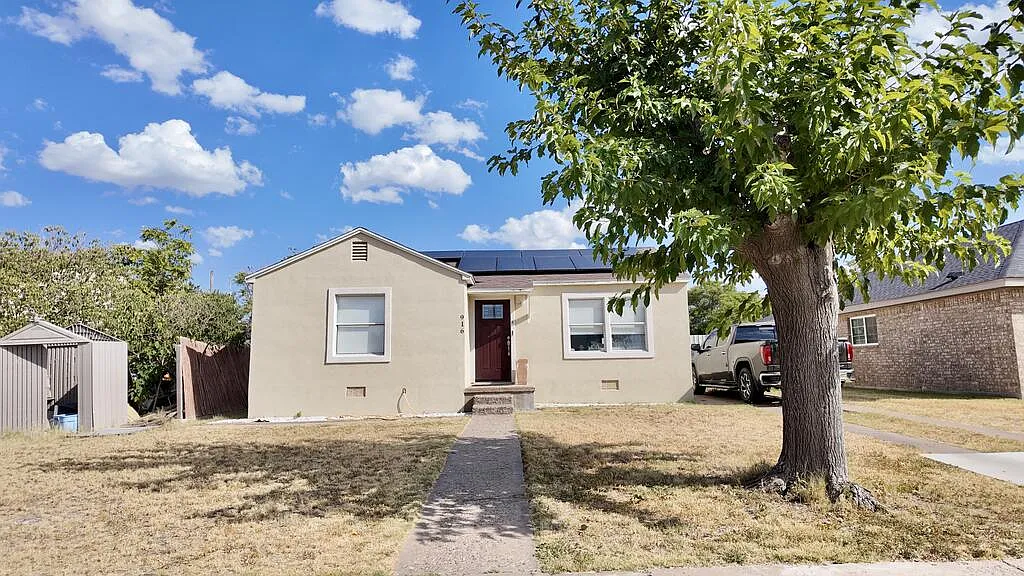3 bed, 1.0 bath, 1043 sqft, $1,500 — Photo 2