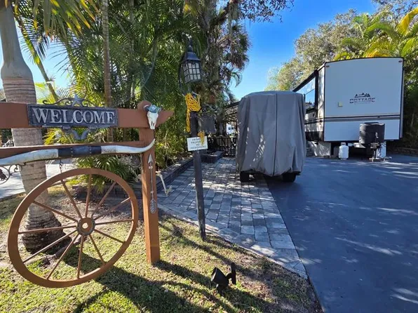 561 Waterway Dr #561, Lake Wales, FL 33898