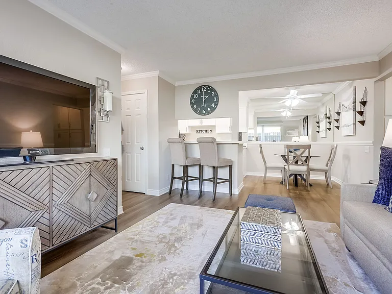Villa Creek Apartments — Photo 9